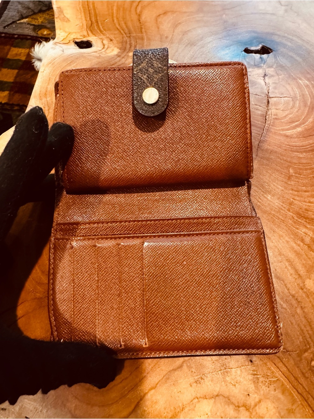 Just in Vuitton French purse, compact, wallet, kiss, lock, monogram, canvas - Picture 7 of 17